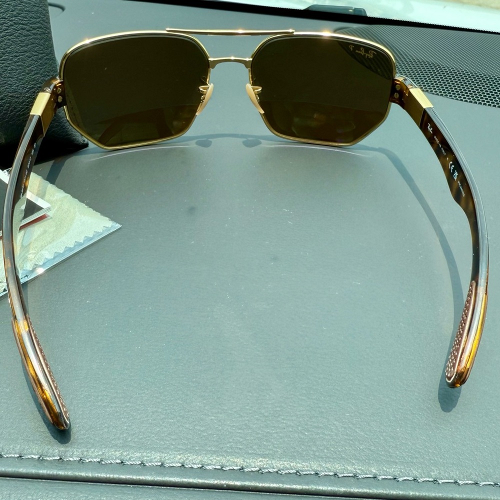 Ray-Ban Polarized Sunglasses with Case - Picture 3 of 6